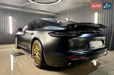 Фастбэк Porsche Panamera 2023 в 