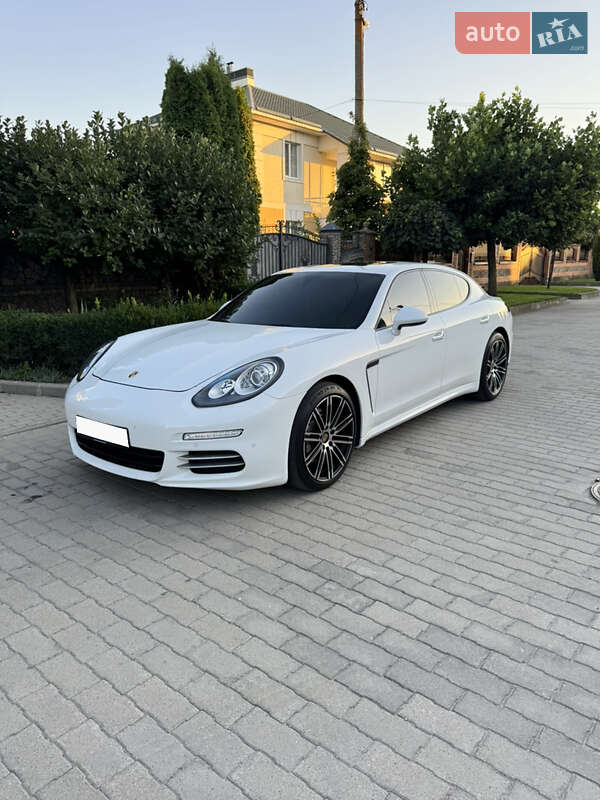 Фастбэк Porsche Panamera 2015 в Киеве фото 3 Фастбэк Porsche Panamera 2015 в Киеве