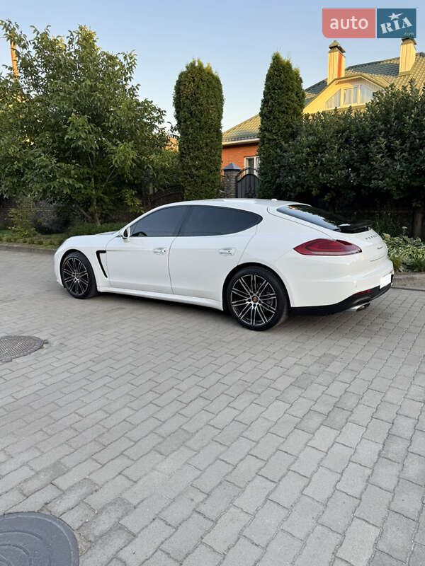 Фастбэк Porsche Panamera 2015 в Киеве фото 7 Фастбэк Porsche Panamera 2015 в Киеве