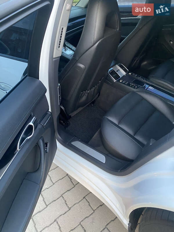 Фастбэк Porsche Panamera 2015 в Киеве фото 17 Фастбэк Porsche Panamera 2015 в Киеве