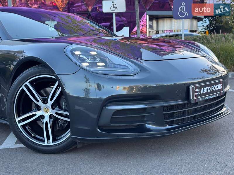 Фастбэк Porsche Panamera 2018 в Киеве