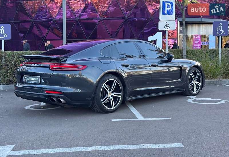 Фастбэк Porsche Panamera 2018 в Киеве