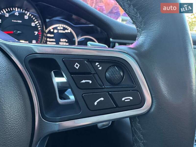 Фастбэк Porsche Panamera 2018 в Киеве