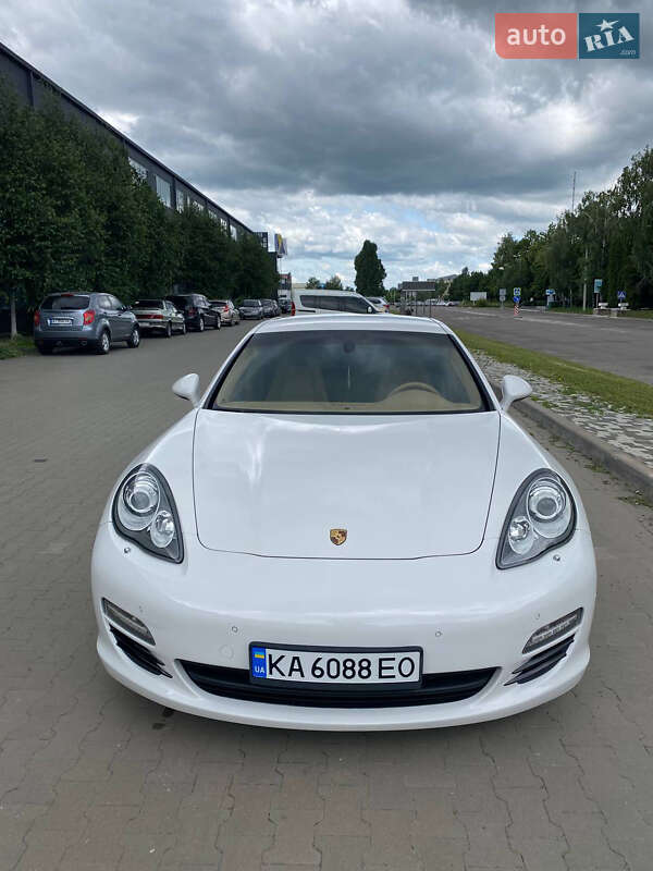 Фастбек Porsche Panamera 2012 в Білій Церкві