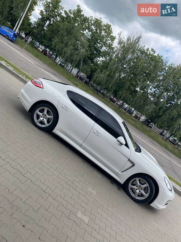 Фастбек Porsche Panamera 2012 в Білій Церкві
