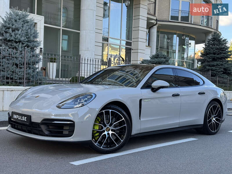 Porsche Panamera 2023