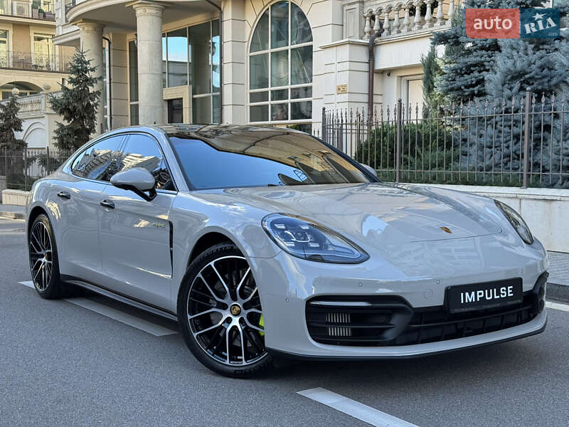 Фастбэк Porsche Panamera 2023 в Киеве