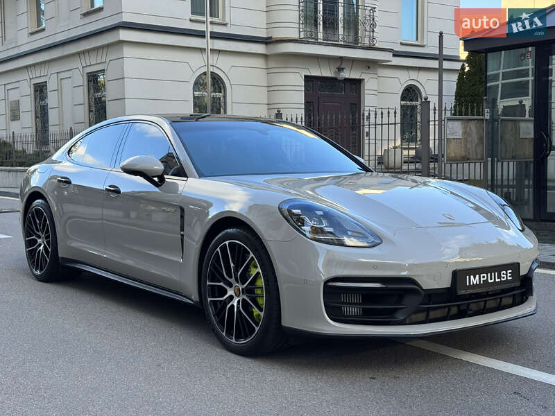 Фастбэк Porsche Panamera 2023 в Киеве