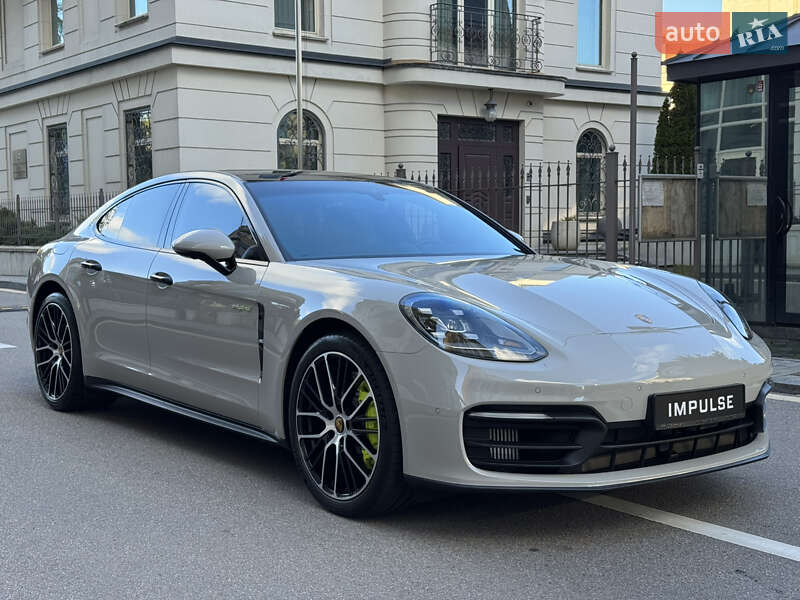 Фастбэк Porsche Panamera 2023 в Киеве