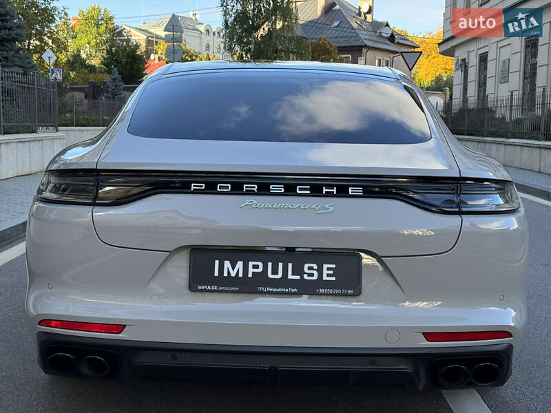 Фастбэк Porsche Panamera 2023 в Киеве
