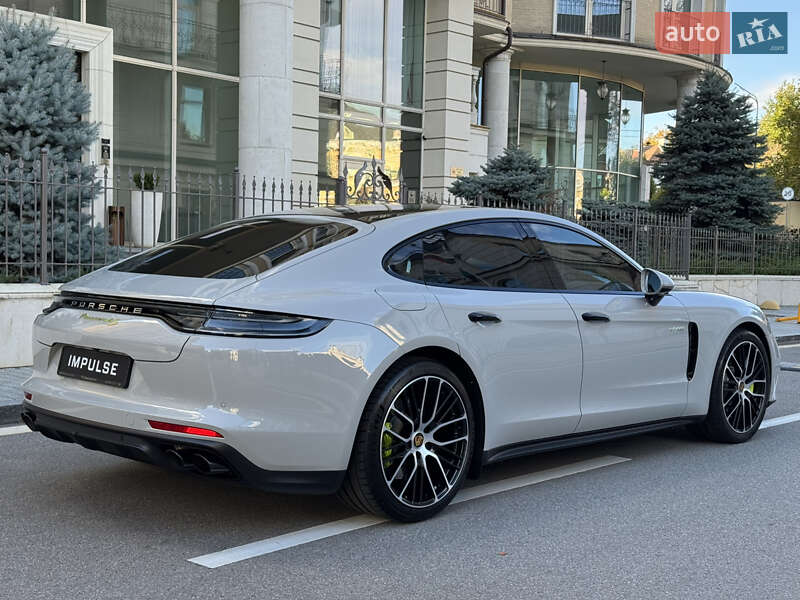 Фастбэк Porsche Panamera 2023 в Киеве