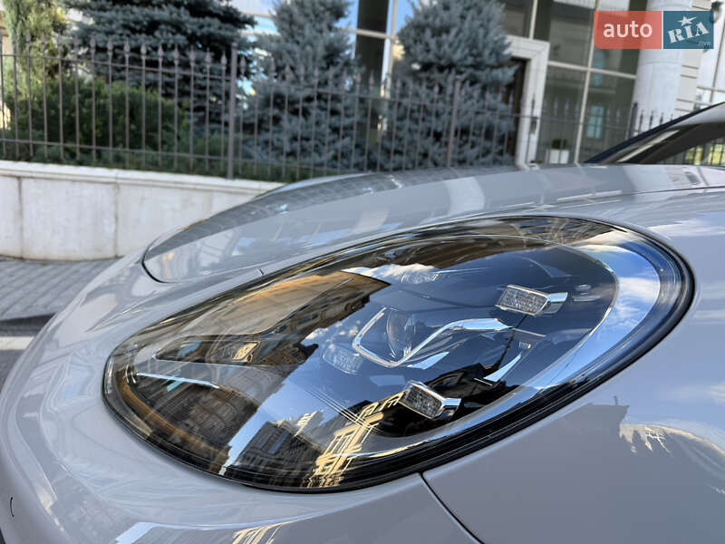 Фастбэк Porsche Panamera 2023 в Киеве