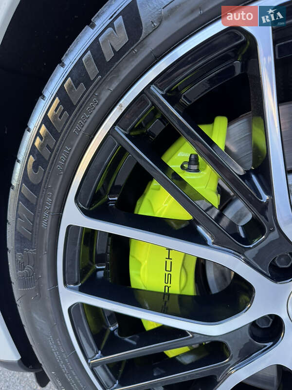 Фастбэк Porsche Panamera 2023 в Киеве