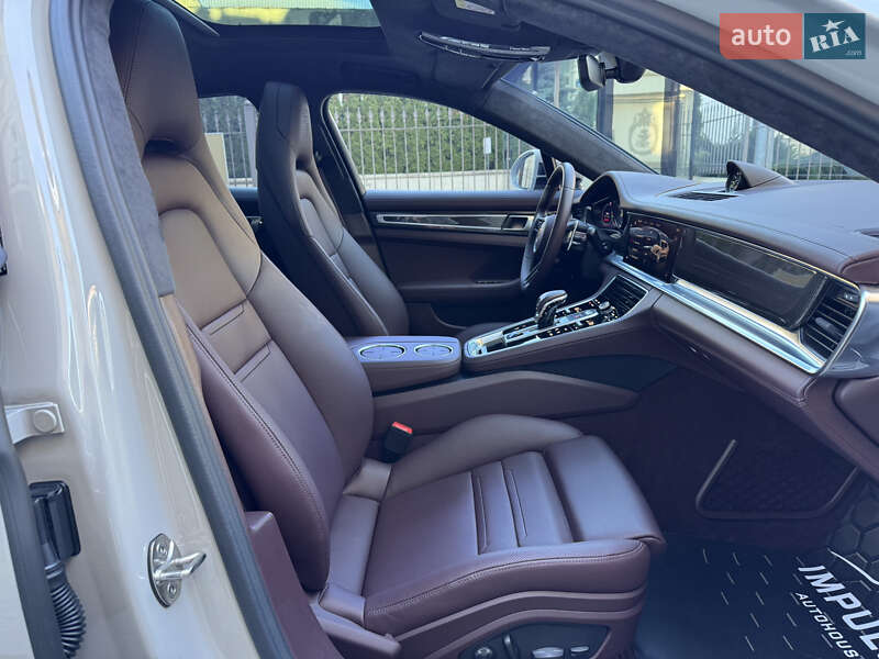 Фастбэк Porsche Panamera 2023 в Киеве
