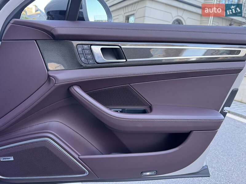 Фастбэк Porsche Panamera 2023 в Киеве