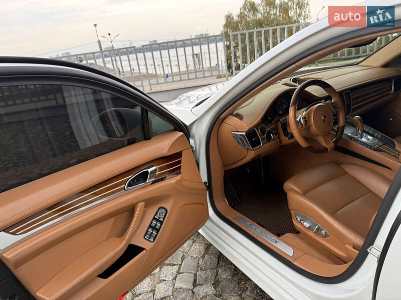 Фастбэк Porsche Panamera 2013 в Киеве фото 12 Фастбэк Porsche Panamera 2013 в Киеве