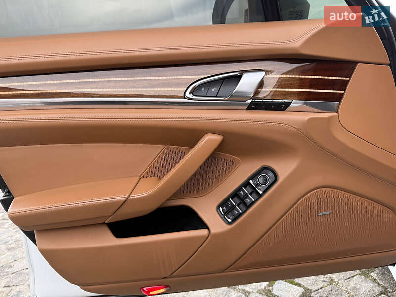 Фастбэк Porsche Panamera 2013 в Киеве фото 14 Фастбэк Porsche Panamera 2013 в Киеве
