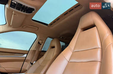 Фастбэк Porsche Panamera 2013 в 