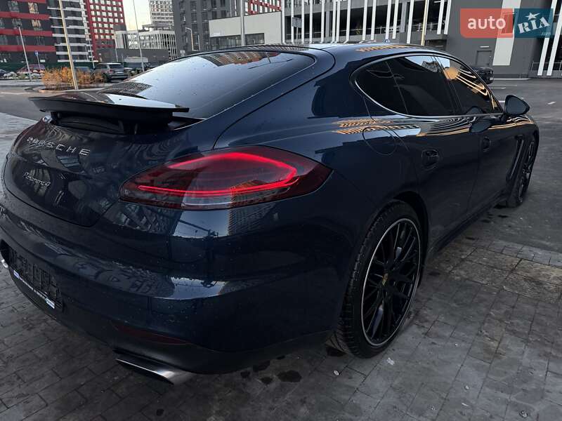 Фастбэк Porsche Panamera 2013 в Киеве
