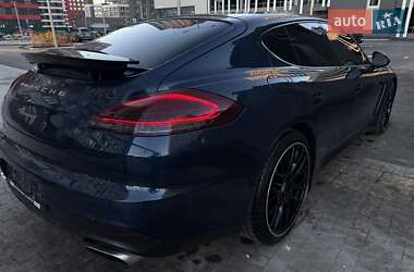 Фастбэк Porsche Panamera 2013 в 