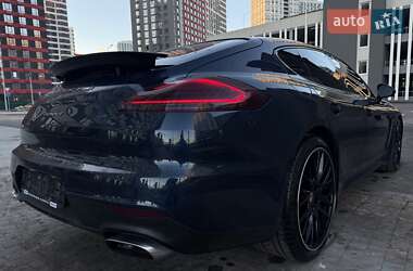 Фастбэк Porsche Panamera 2013 в 
