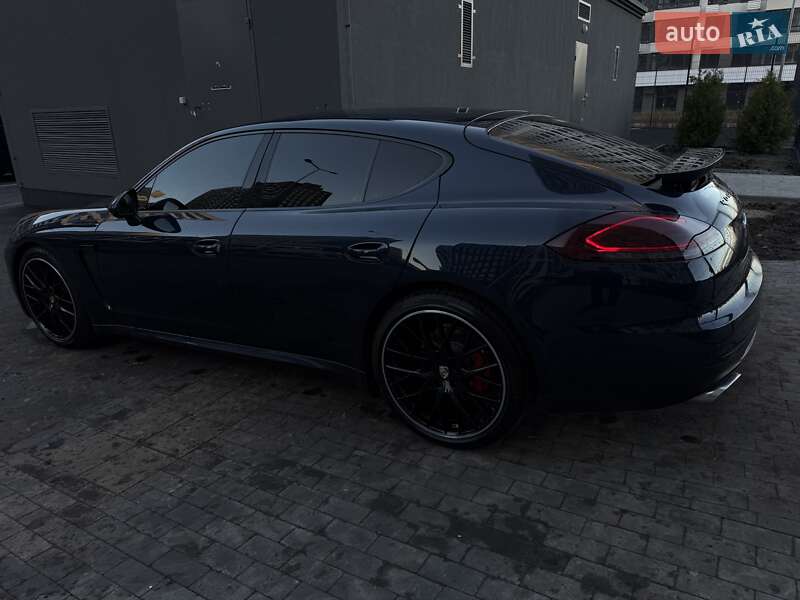 Фастбэк Porsche Panamera 2013 в Киеве
