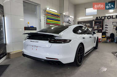 Фастбэк Porsche Panamera 2019 в 