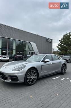 Фастбэк Porsche Panamera 2018 в Киеве