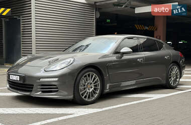 Фастбэк Porsche Panamera 2014 в Киеве