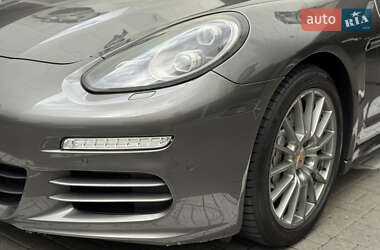 Фастбэк Porsche Panamera 2014 в 