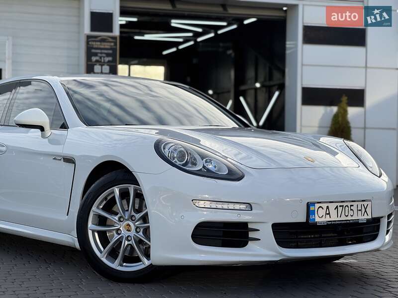 Фастбэк Porsche Panamera 2013 в Киеве