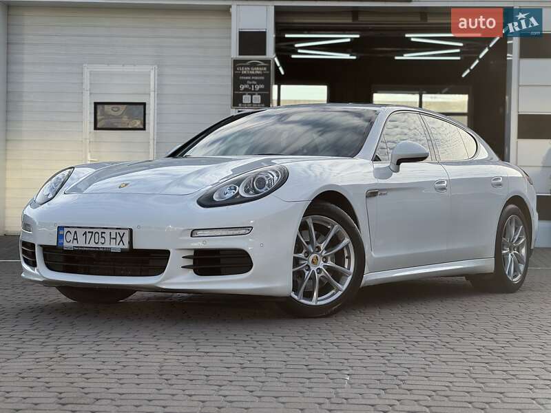 Фастбэк Porsche Panamera 2013 в Киеве