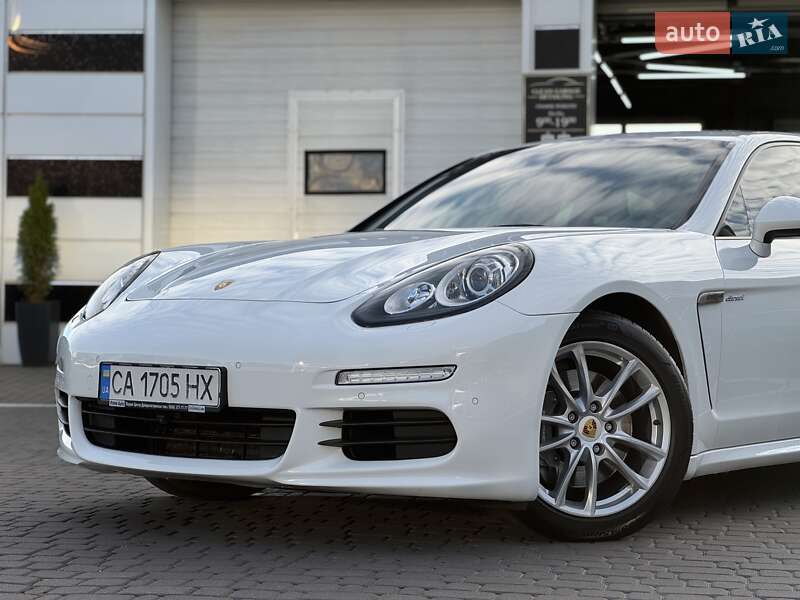 Фастбэк Porsche Panamera 2013 в Киеве