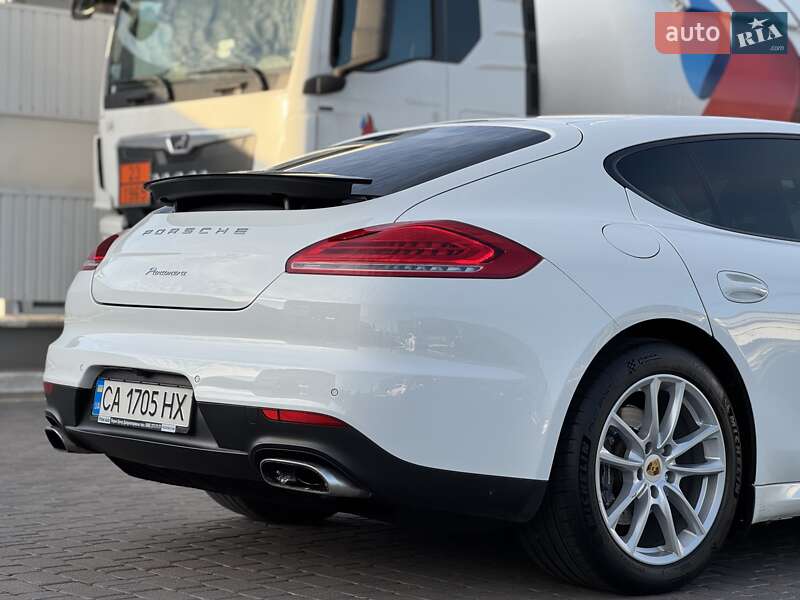 Фастбэк Porsche Panamera 2013 в Киеве
