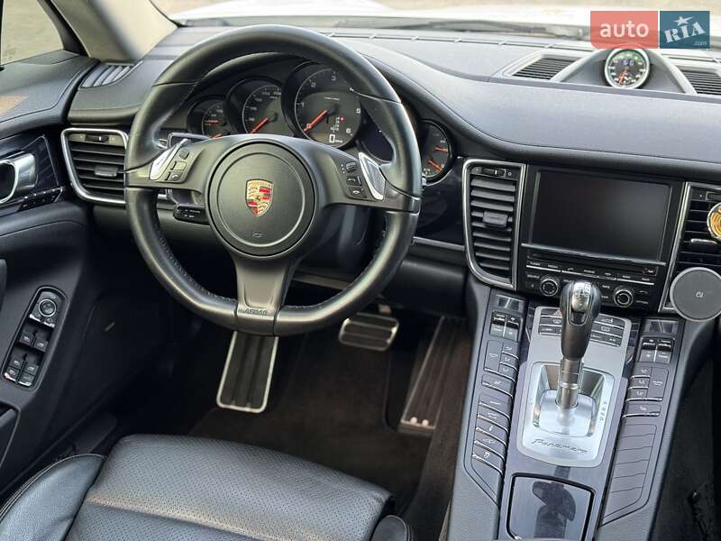 Фастбэк Porsche Panamera 2013 в Киеве