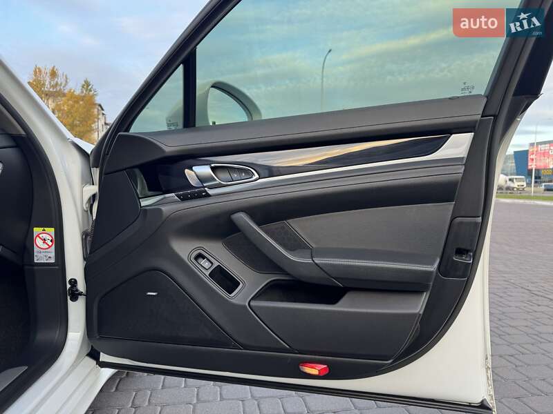 Фастбэк Porsche Panamera 2013 в Киеве