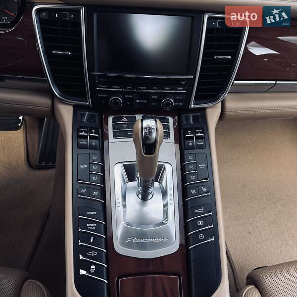 Фастбэк Porsche Panamera 2012 в Запорожье