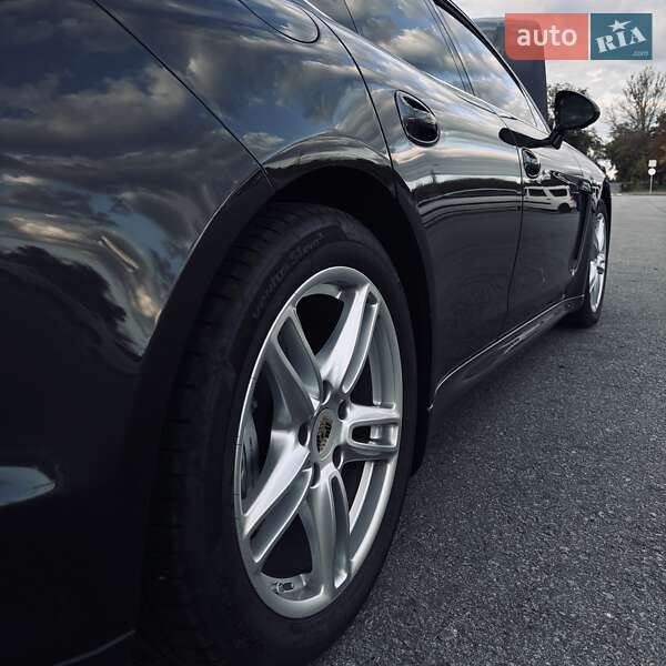 Фастбэк Porsche Panamera 2012 в Запорожье