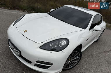 Фастбек Porsche Panamera 2010 в 