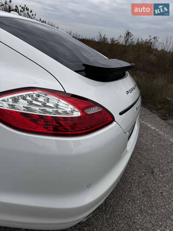 Фастбек Porsche Panamera 2010 в Харкові