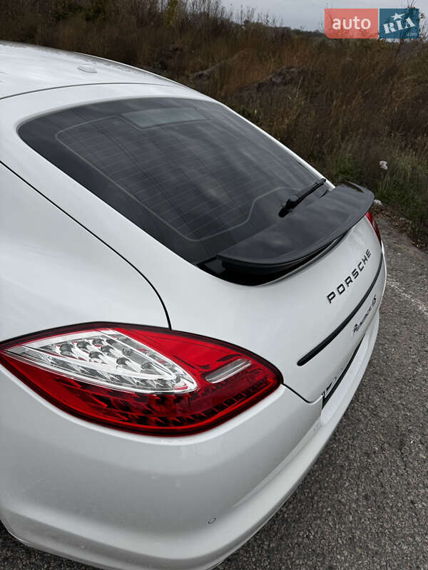 Фастбек Porsche Panamera 2010 в Харкові