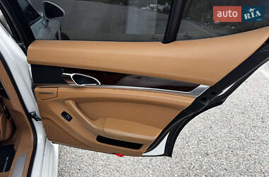 Фастбек Porsche Panamera 2010 в 