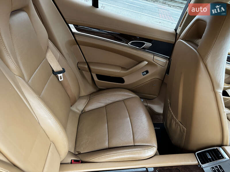 Фастбек Porsche Panamera 2010 в Харкові