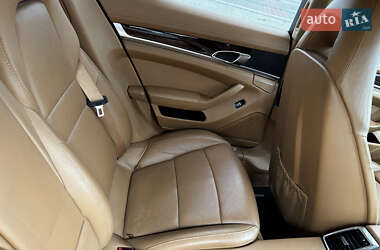 Фастбек Porsche Panamera 2010 в 