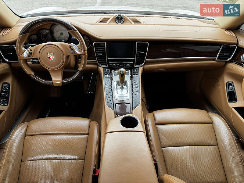 Фастбек Porsche Panamera 2010 в Харкові