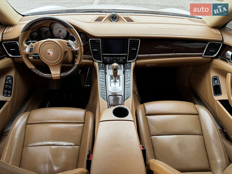 Фастбек Porsche Panamera 2010 в Харкові