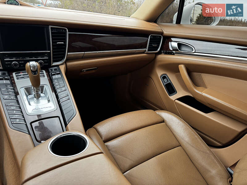 Фастбек Porsche Panamera 2010 в Харкові