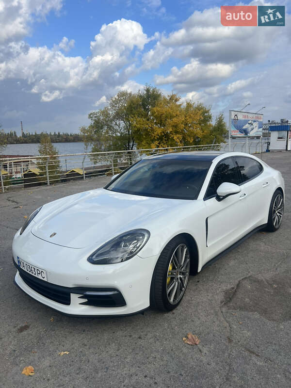 Фастбэк Porsche Panamera 2018 в Днепре