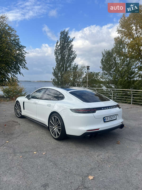 Фастбэк Porsche Panamera 2018 в Днепре