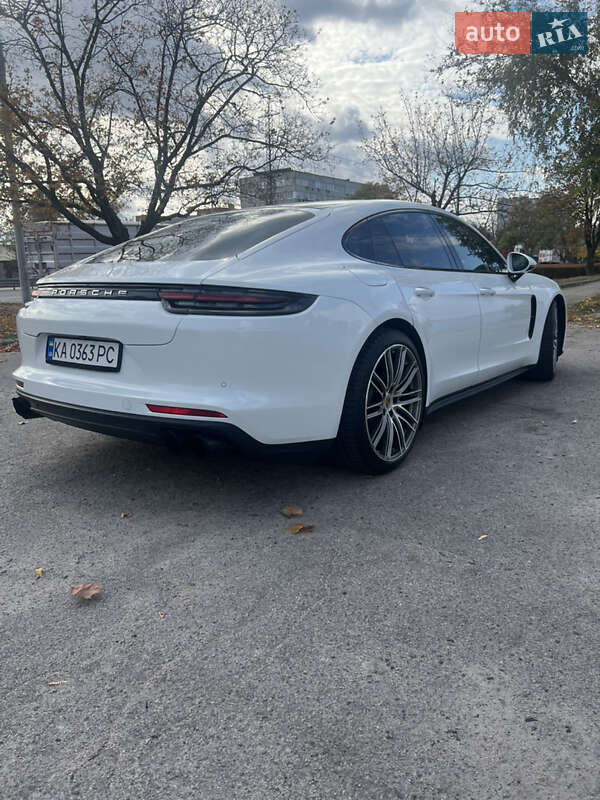 Фастбэк Porsche Panamera 2018 в Днепре